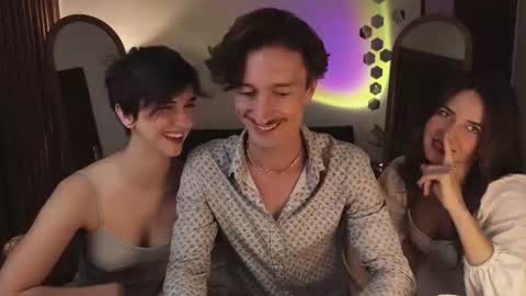 Snapshot of goddess_marylin chatting on 25, 7, 2026 330 UTC2 girls online show from 25, 7, 2026