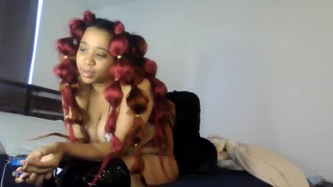 Snapshot of goddessdiiamond chatting on 12, 9, 2025 goddessdiiamond online show from 12, 9, 2025