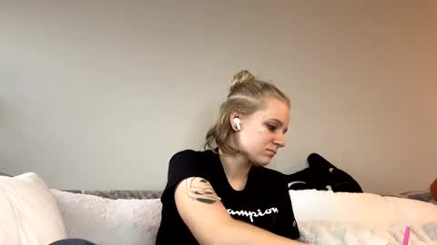Snapshot of goddessfeyaa chatting on 11, 12, 2024 feyaa22 online show from 11, 12, 2024