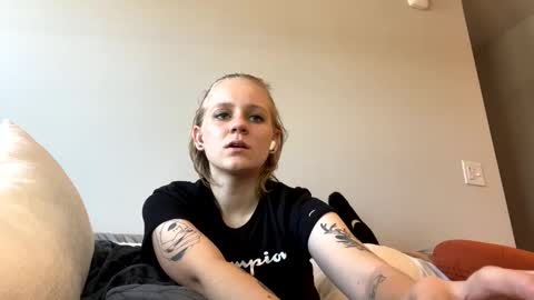 Snapshot of goddessfeyaa chatting on 12, 12, 2024 feyaa22 online show from 12, 12, 2024
