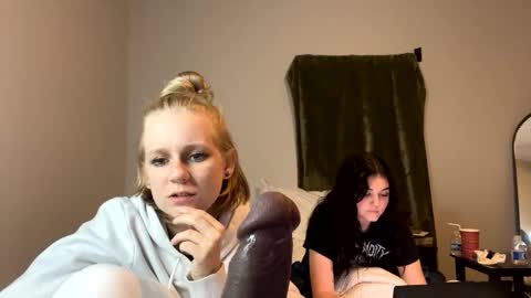 Snapshot of goddessfeyaa chatting on 15, 12, 2024 feyaa22 online show from 15, 12, 2024