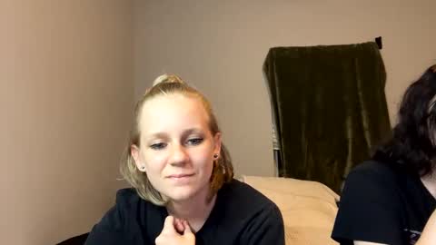 Snapshot of goddessfeyaa chatting on 19, 12, 2024 feyaa22 online show from 19, 12, 2024