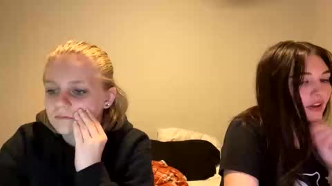Snapshot of goddessfeyaa chatting on 4, 1, 2025 feyaa22 online show from 4, 1, 2025