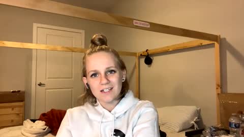 Snapshot of goddessfeyaa chatting on 6, 2, 2025 feyaa22 online show from 6, 2, 2025