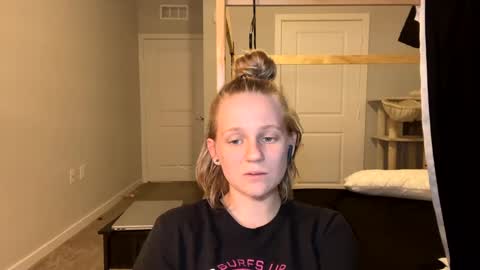 Snapshot of goddessfeyaa chatting on 6, 3, 2025 feyaa22 online show from 6, 3, 2025