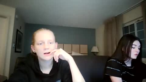 Snapshot of goddessfeyaa chatting on 14, 12, 2025 feyaa22 online show from 14, 12, 2025