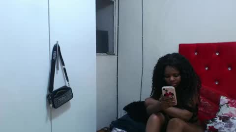 Snapshot of goldcrushxx chatting on 8, 11, 2025 goldcrushxx online show from 8, 11, 2025