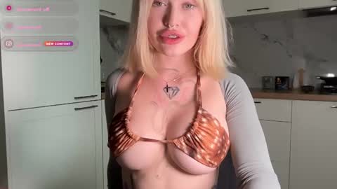 Snapshot of golden_alinee chatting on 18, 7, 2026 Aline meow online show from 18, 7, 2026