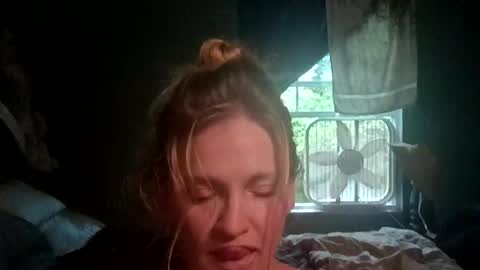 Snapshot of goldendoll1704 chatting on 8, 8, 2026 goldendoll1704 online show from 8, 8, 2026