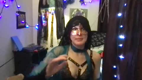 goldynsilvyrempress online show from 25, 4, 2026