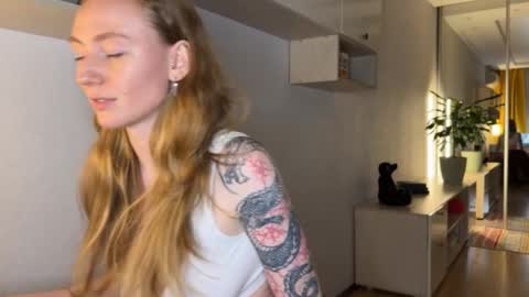 Snapshot of good__choice chatting on 19, 11, 2025 Polly online show from 19, 11, 2025