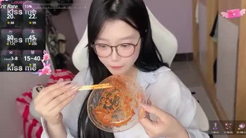 Snapshot of gorgeous_girl33 chatting on 25, 2, 2025 gorgeous girl33 online show from 25, 2, 2025