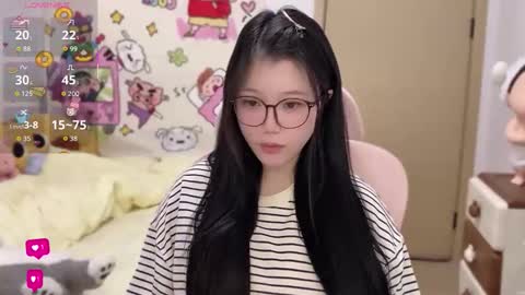 Snapshot of gorgeous_girl33 chatting on 8, 11, 2025 gorgeous girl33 online show from 8, 11, 2025