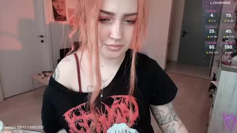 Snapshot of gothkittys chatting on 28, 4, 2026 traumfrau Kira angel face devil eyes I SELL A LOT VIDEO IN GALLERY online show from 28, 4, 2026