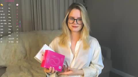 Snapshot of gotta_shine chatting on 24, 11, 2025 Mamma Mia online show from 24, 11, 2025