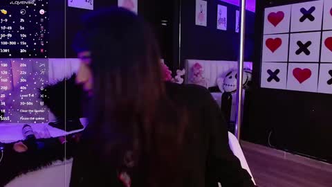 Meredith Alessandra online show from 19, 2, 2025