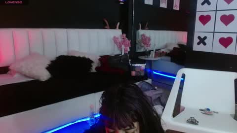 Meredith Alessandra online show from 4, 11, 2025