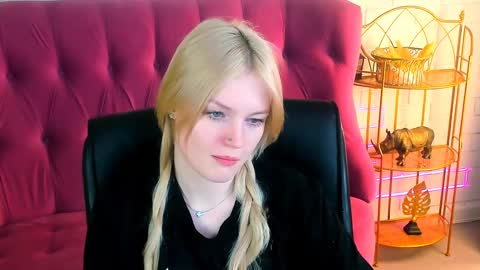 Grace Glamour online show from 31, 1, 2025