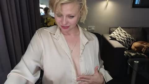 Snapshot of gray_swann chatting on 19, 2, 2025 Ray online show from 19, 2, 2025