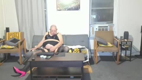 Snapshot of gregkuitch chatting on 18, 11, 2025 gregkuitch online show from 18, 11, 2025