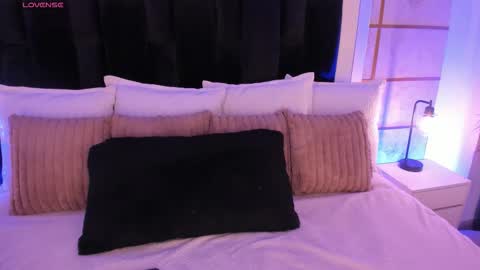 Greta Velvet  online show from 9, 2, 2026