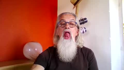 Snapshot of grybear60 chatting on 4, 10, 2025 Grybear online show from 4, 10, 2025