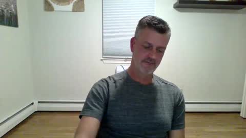 Snapshot of gudguy2025 chatting on 4, 10, 2025 gudguy2025 online show from 4, 10, 2025