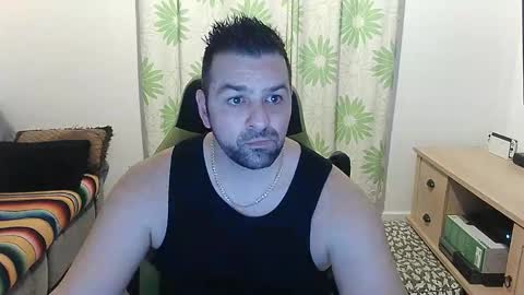 guillaume666286050 online show from 8, 2, 2026