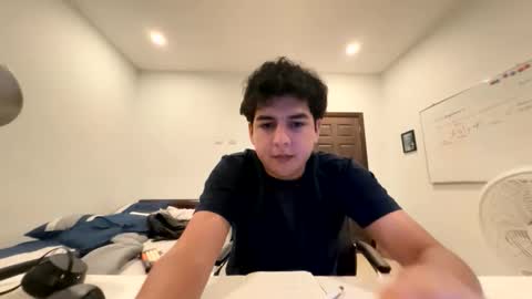 Snapshot of guillee3 chatting on 2, 3, 2026 guillee3 online show from 2, 3, 2026