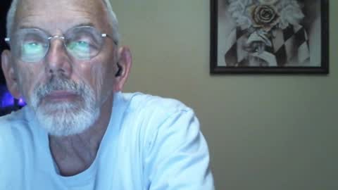 Snapshot of gulfcoast1952 chatting on 4, 1, 2025 Roy online show from 4, 1, 2025
