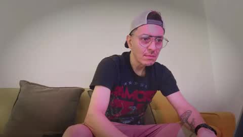 Snapshot of guselectric chatting on 22, 9, 2025 GUS online show from 22, 9, 2025