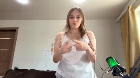 Snapshot of gwenndimsdale chatting on 23, 6, 2026 Eva online show from 23, 6, 2026