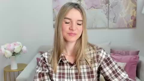 Snapshot of gwensmitt chatting on 20, 6, 2026 gwensmitt online show from 20, 6, 2026