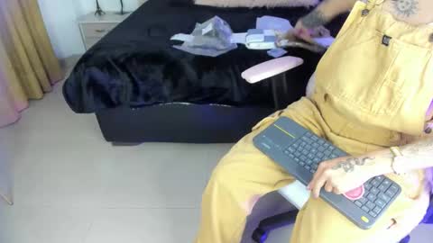 gyal_8_ online show from 29, 11, 2025