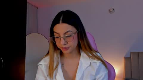 Snapshot of h3y_mia3 chatting on 23, 7, 2026 Paulina online show from 23, 7, 2026