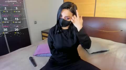 Snapshot of habibi_moon chatting on 8, 10, 2025 Linda online show from 8, 10, 2025