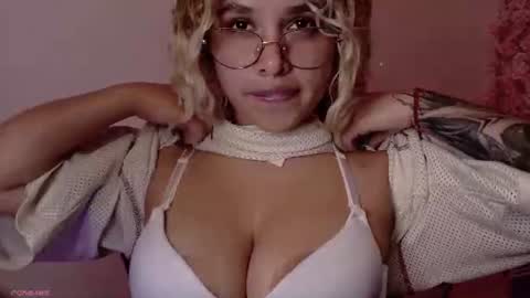 Snapshot of haelycute chatting on 23, 7, 2026 Haely online show from 23, 7, 2026