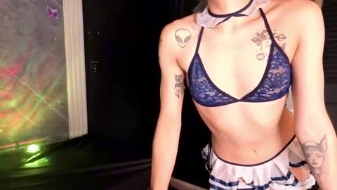 haileycat_ online show from 15, 5, 2026