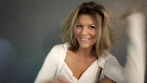 Snapshot of haileys123 chatting on 6, 6, 2026 Hailey online show from 6, 6, 2026