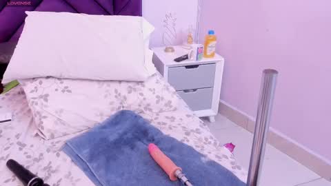 haileystonei online show from 8, 3, 2025