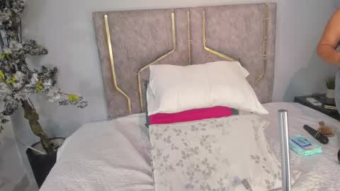 haileystonei online show from 7, 1, 2026