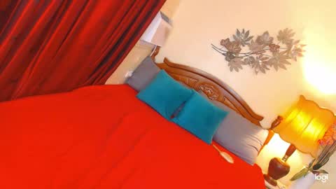 YOUR SIDECHIC HAILEY online show from 29, 3, 2026