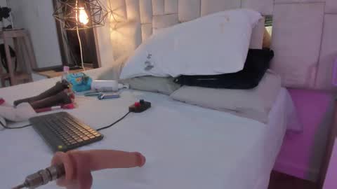 Snapshot of halie728 chatting on 18, 10, 2025 Halie online show from 18, 10, 2025