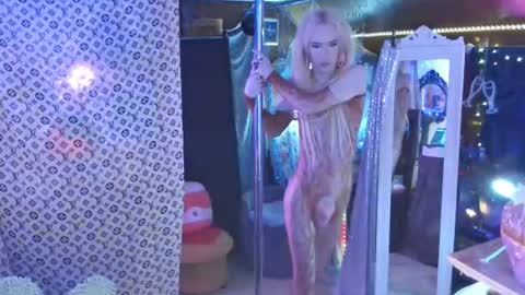 halovalentine online show from 26, 2, 2025