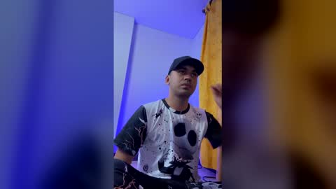 Snapshot of hamiltong12 chatting on 23, 12, 2025 hamiltong12 online show from 23, 12, 2025