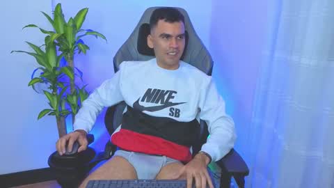 Snapshot of hamiltong12 chatting on 5, 3, 2026 hamiltong12 online show from 5, 3, 2026