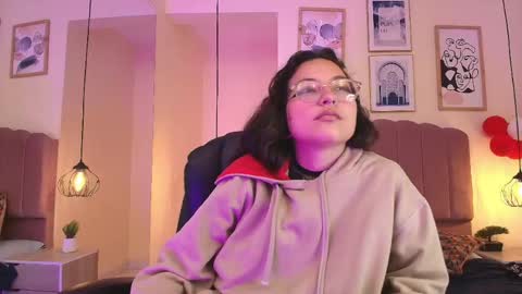 hanabie_ online show from 18, 4, 2026