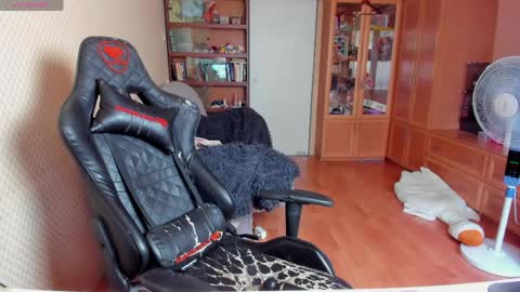 Snapshot of handsome_whale chatting on 4, 6, 2026 Mila online show from 4, 6, 2026