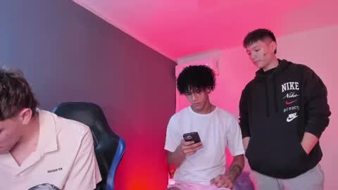 Snapshot of handsomeboys19 chatting on 20, 7, 2026 leonardfarrucknick and otis online show from 20, 7, 2026