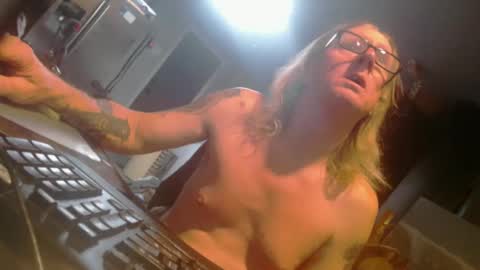 Snapshot of handyman5303 chatting on 16, 12, 2024 Handystudman online show from 16, 12, 2024